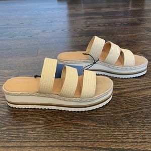 Universal Thread tan shoes
